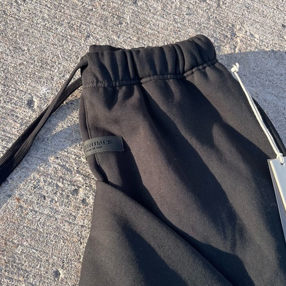 Essentials tracksuit - Picture 5 of 8